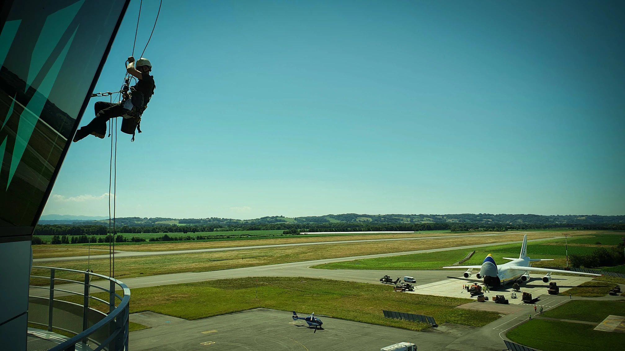 Intervention de cordistes MS Access pour vision dégagée chez SNA-GSO-SNA à Uzein (bâtiment) – 2